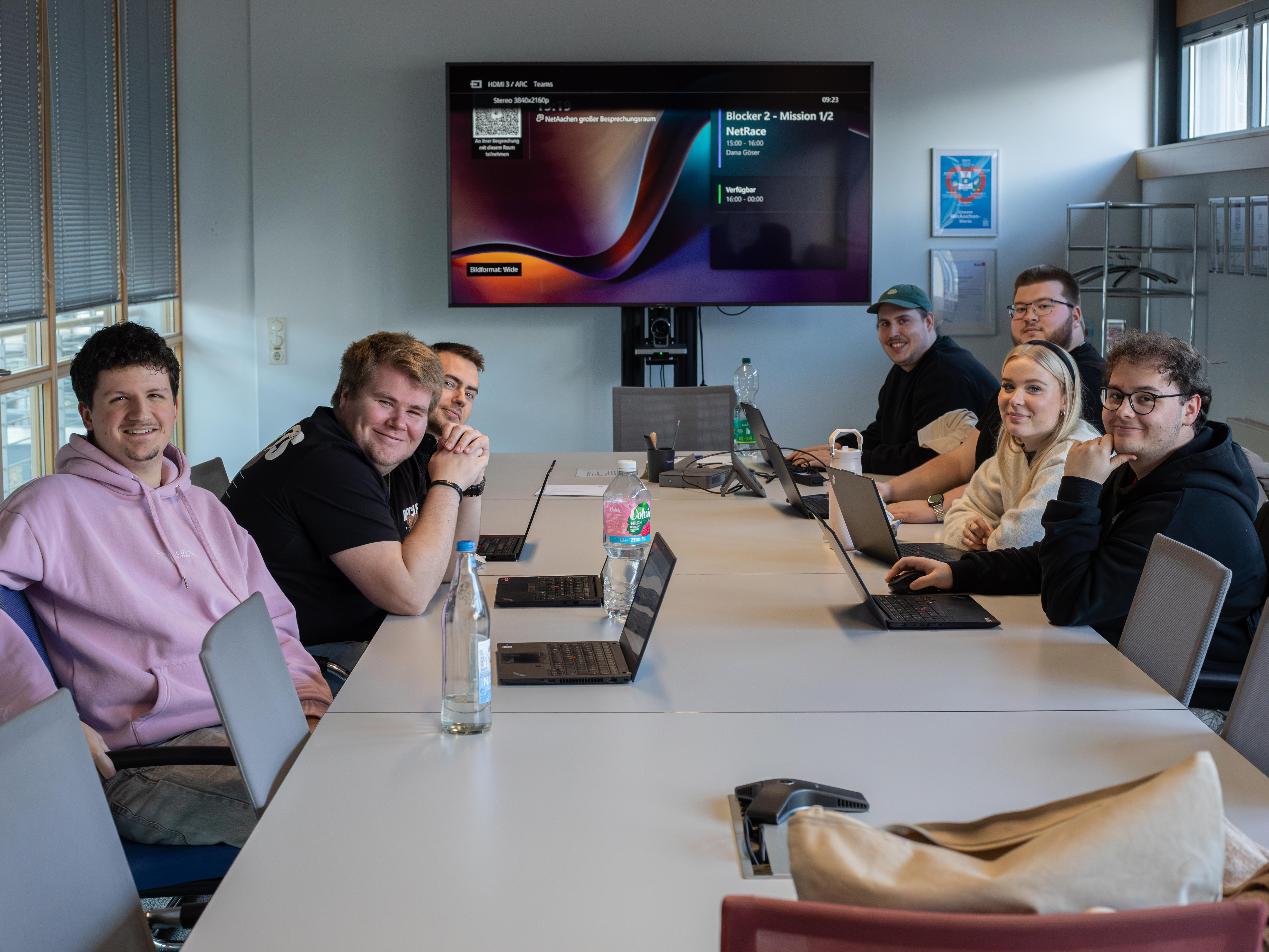 Azubi-Team von NetAachen nemen außer Konkurrenz teil am BOOTCAMP. 